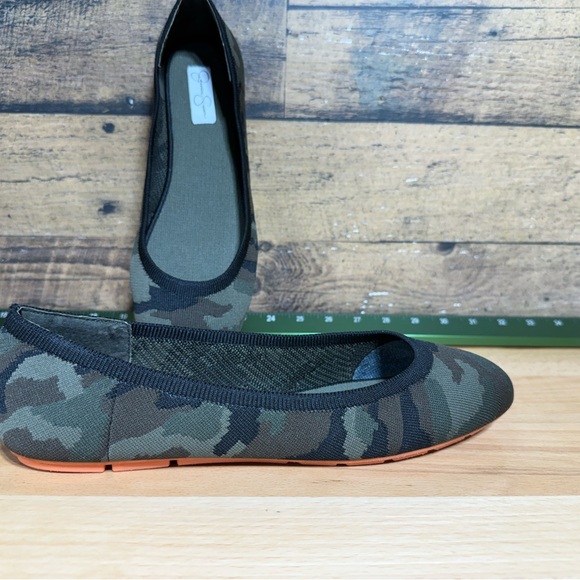 Jessica Simpson Camouflage Flats - Picture 1 of 9